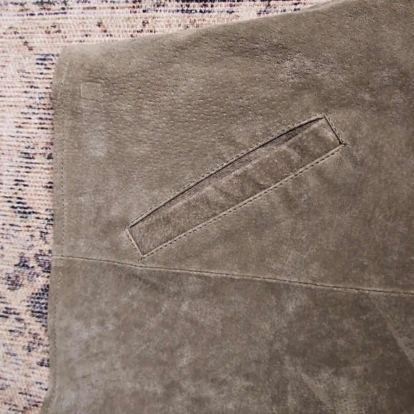 Blank NYC Suede Mini Skirt in French Grey - Picture 4 of 11